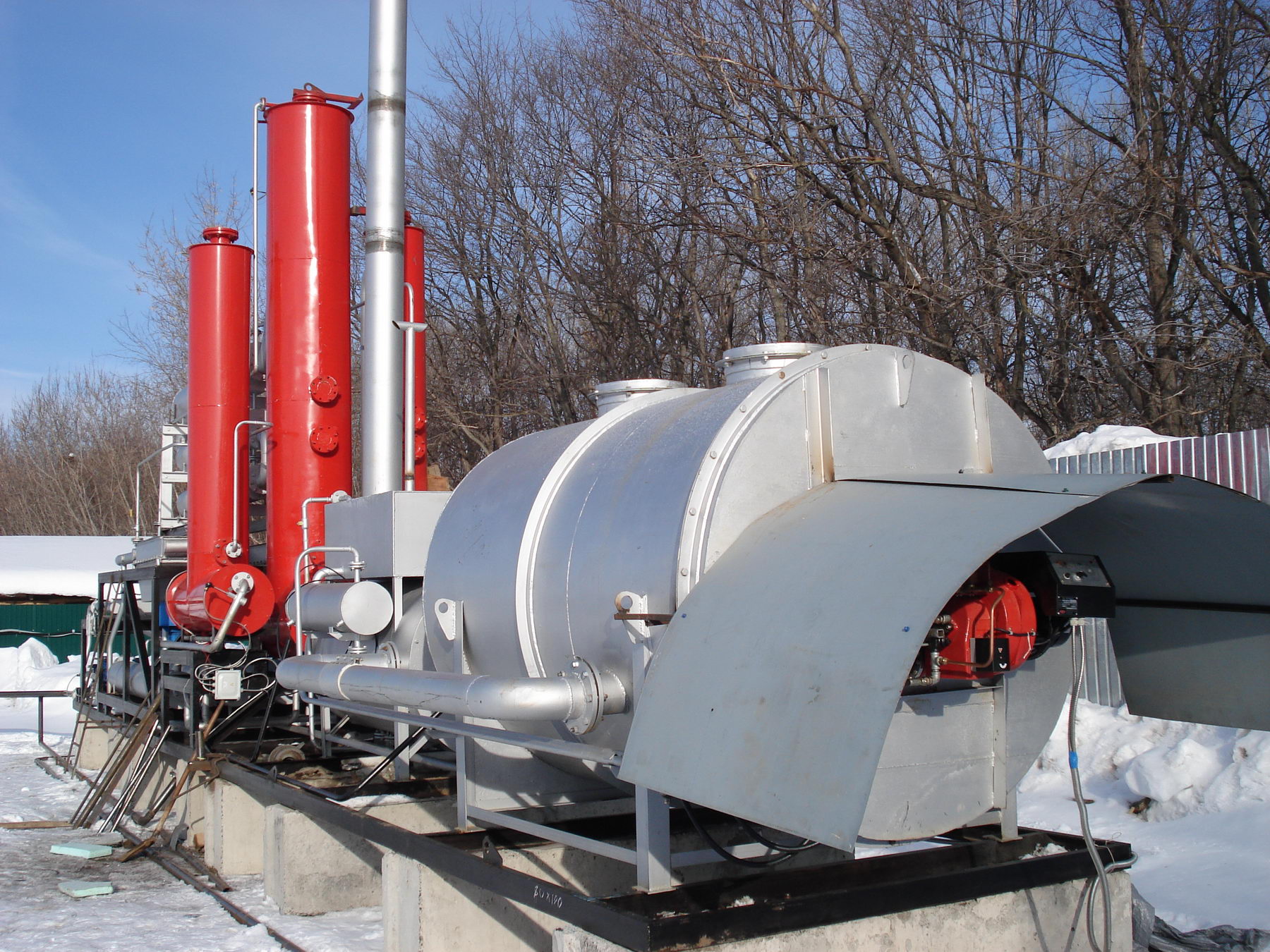 Small-sized oil refining plant